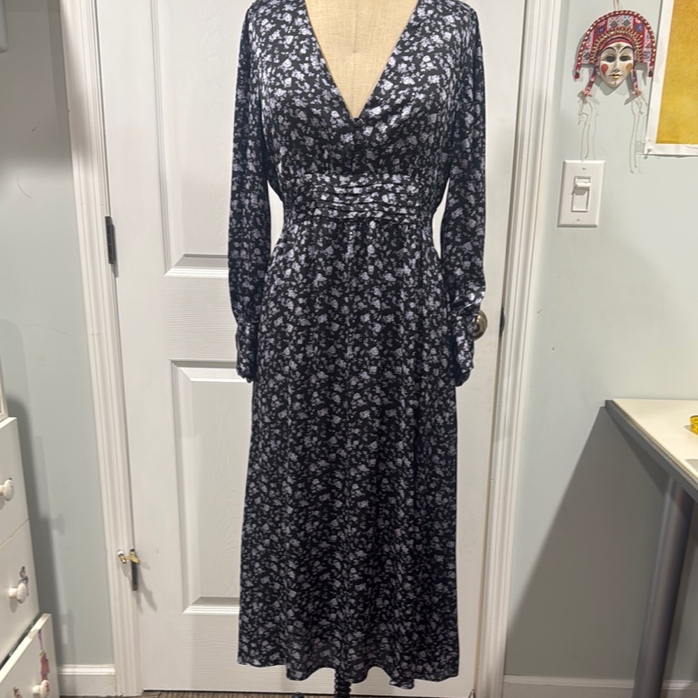 NWOT Zara A-line Dress in Size M with Long Bishop Sleeves and Scoop Neck